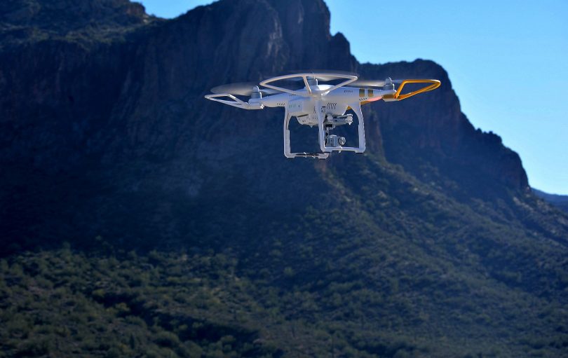 Zivile Drohne in größerer Höhe