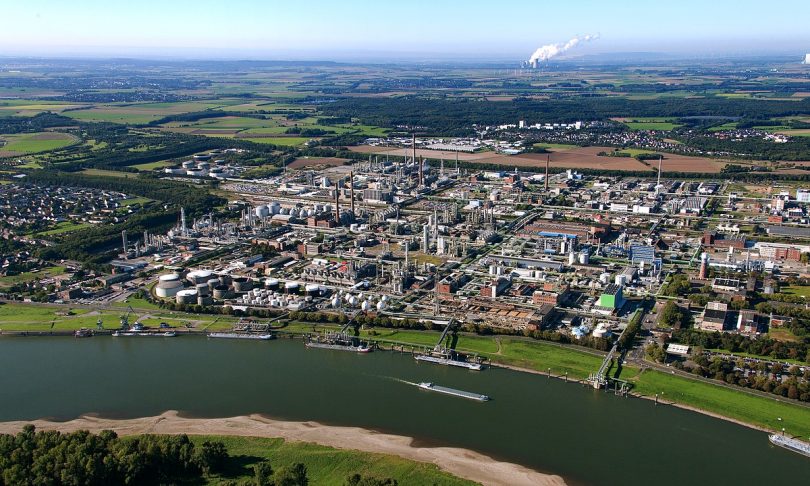 Ineos-Raffinerie in Köln - Butan Gastanker