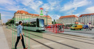 Umfeldsensoren und Kameras erkennen Hindernisse im Stadtbahn-Verkehr