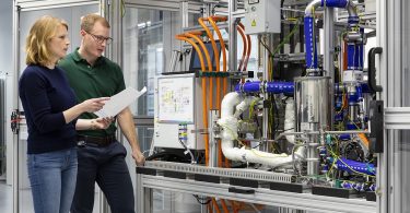 Bosch steigt in die Serienfertigung von Brennstoffzellen für LKW und PKW ein