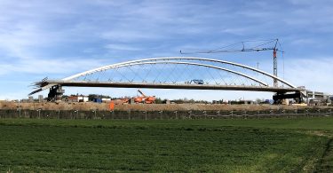 Stuttgarter Netzwerk-Bogenbrücke mit CFK-Hängern