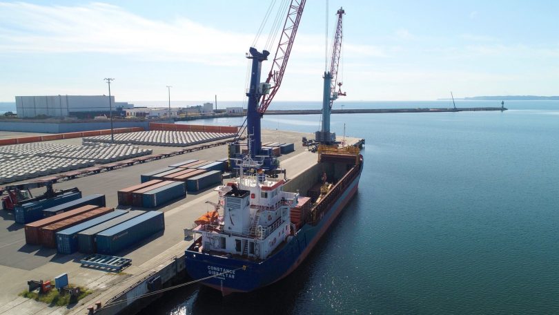 Die „MS Constance“, das neue Containerschiff für Baltic Sea Bridge, im Mukran Port.