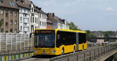 Der neue Spurbus während einer Testfahrt in Essen-Kray.