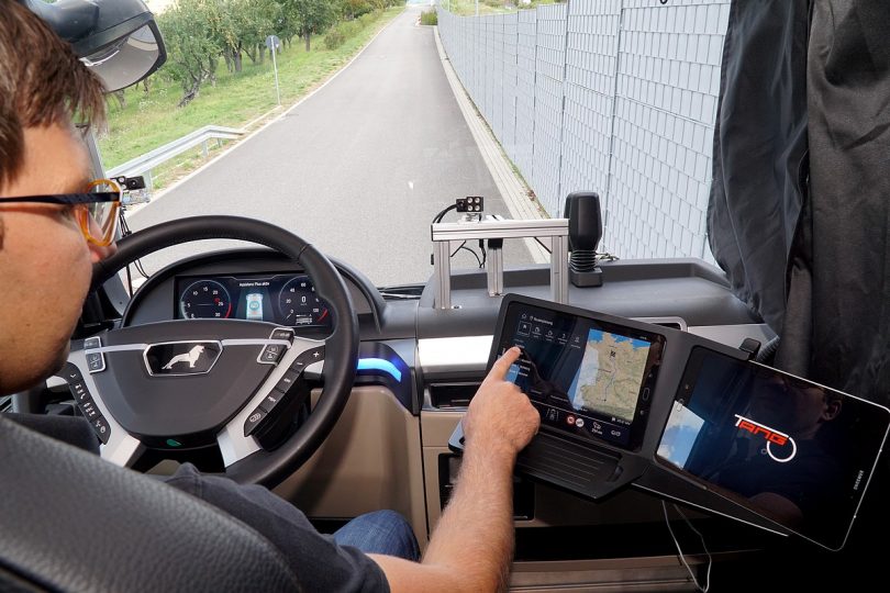 Virtueller Beifahrer für mehr Sicherheit im LKW-Verkehr