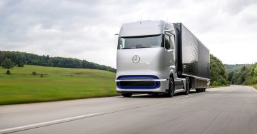 Linde und Daimler Truck AG kooperieren bei Flüssigwasserstoff-Betankungstechnologie für LKW