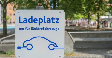 Induktive Energieübertragung: E-Fahrzeuge auch unterwegs laden