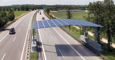 Photovoltaik-Straßenüberdachung an der Autobahn soll Energie liefern
