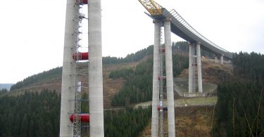 Brücken bauen mit Spoiler gegen Wind