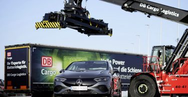 Klimaneutrale Schienenlogistik: Mercedes-Batterien für Bremen