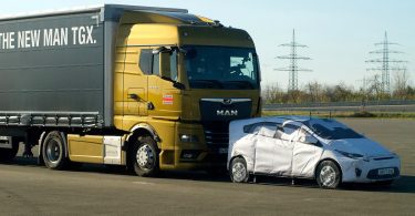 Notbremsassistenz für LKW: Neue Vorgaben auf UN-Ebene