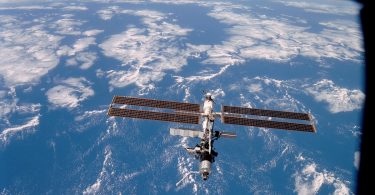 Weltraum-Schrott einfangen – Mini-Roboter üben auf der ISS
