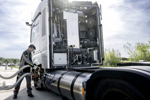 2. Flüssigwasserstoff-LKW von Daimler Truck jetzt im Testbetrieb