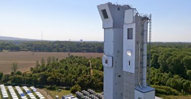 Synhelion stellt am DLR-Solarturm solares Synthesegas her