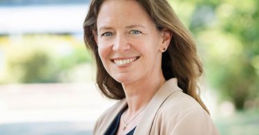 Prof. Dr. Katrin F Domke | Physikalische Chemie von Flüssig/Fest-Grenzflächen in heterogener Katalyse und Energiekonversion