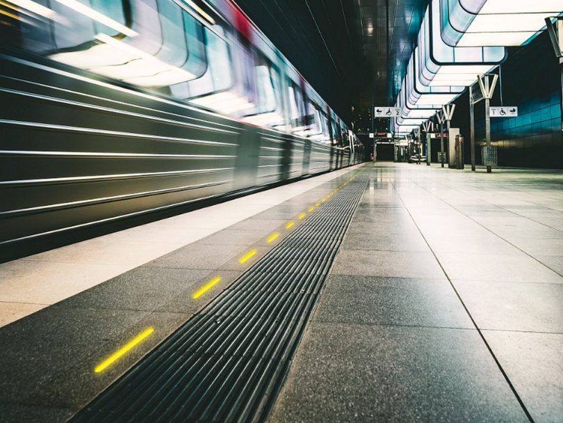 „Leuchtende Bahnsteigkante“ gewinnt Innovationspreis der deutschen Mobilitätswirtschaft