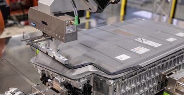 Komponenten von Elektroautos effizient demontieren