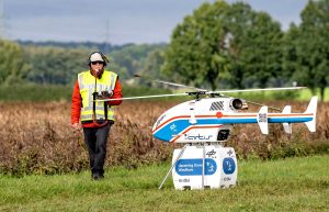 superARTIS-Drohne soll Mensch und Material zum Offshore-Windpark bringen